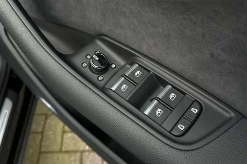  Audi SQ7 4.0 TFSI V8 Black Edition Tiptronic quattro Euro 6 (s/s) 5dr Thumbnail #21