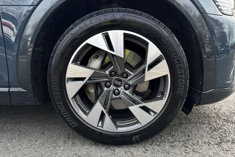 10 of 51 for Audi Q8 e-tron Sport 55 e-tron quattro 300,00 kW