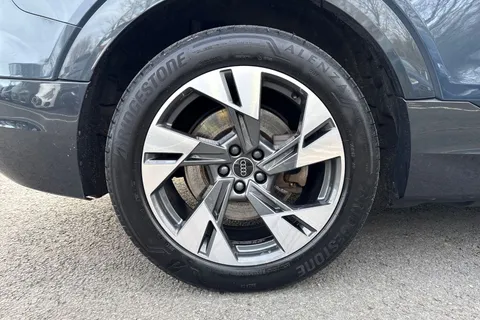 11 of 51 for Audi Q8 e-tron Sport 55 e-tron quattro 300,00 kW