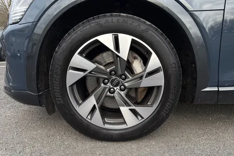 12 of 51 for Audi Q8 e-tron Sport 55 e-tron quattro 300,00 kW