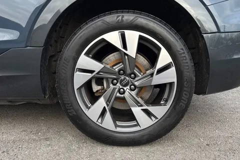 13 of 51 for Audi Q8 e-tron Sport 55 e-tron quattro 300,00 kW