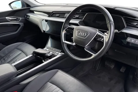 14 of 51 for Audi Q8 e-tron Sport 55 e-tron quattro 300,00 kW