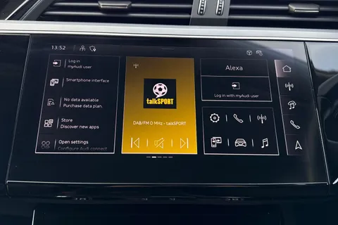 17 of 51 for Audi Q8 e-tron Sport 55 e-tron quattro 300,00 kW