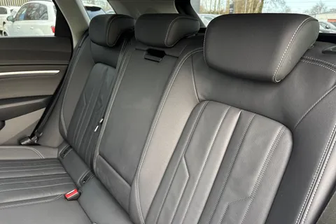 19 of 51 for Audi Q8 e-tron Sport 55 e-tron quattro 300,00 kW