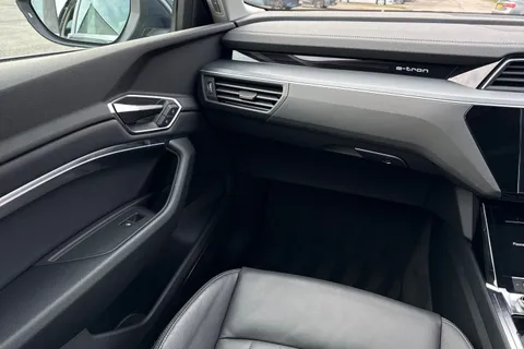 20 of 51 for Audi Q8 e-tron Sport 55 e-tron quattro 300,00 kW