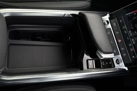 23 of 51 for Audi Q8 e-tron Sport 55 e-tron quattro 300,00 kW