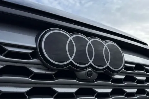 27 of 51 for Audi Q8 e-tron Sport 55 e-tron quattro 300,00 kW