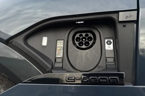 28 of 51 for Audi Q8 e-tron Sport 55 e-tron quattro 300,00 kW