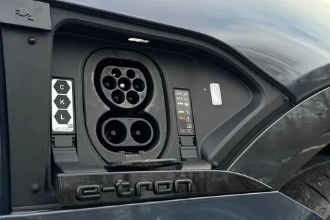 29 of 51 for Audi Q8 e-tron Sport 55 e-tron quattro 300,00 kW