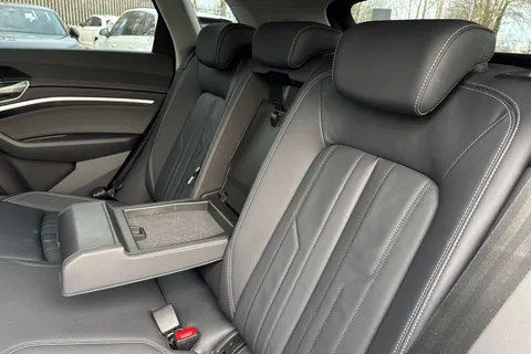 33 of 51 for Audi Q8 e-tron Sport 55 e-tron quattro 300,00 kW