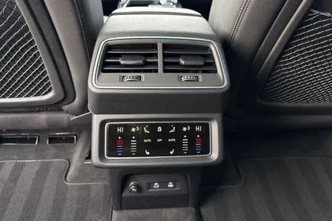 34 of 51 for Audi Q8 e-tron Sport 55 e-tron quattro 300,00 kW