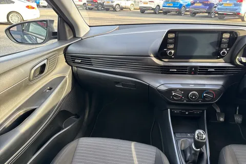 DF22JXJ Hyundai I20 1.0 T-GDi MHEV SE Connect Euro 6 (s/s) 5dr Thumbnail #16