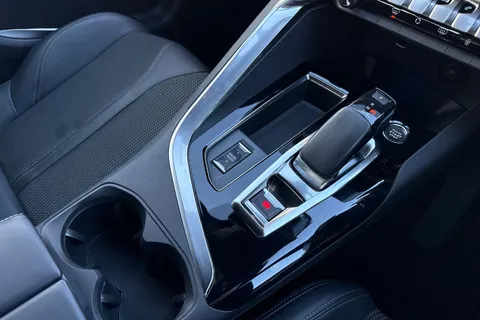 22 of 66 for PEUGEOT 3008 1.6 13.2kWh GT e-EAT Euro 6 (s/s) 5dr