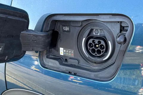 30 of 66 for PEUGEOT 3008 1.6 13.2kWh GT e-EAT Euro 6 (s/s) 5dr