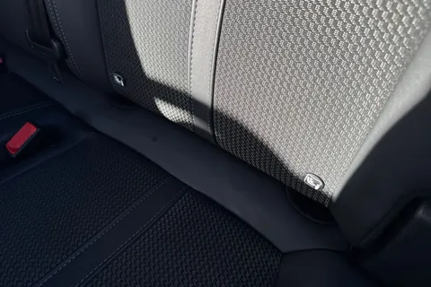 32 of 66 for PEUGEOT 3008 1.6 13.2kWh GT e-EAT Euro 6 (s/s) 5dr