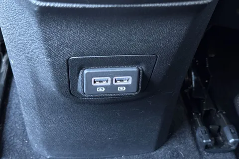 33 of 66 for PEUGEOT 3008 1.6 13.2kWh GT e-EAT Euro 6 (s/s) 5dr