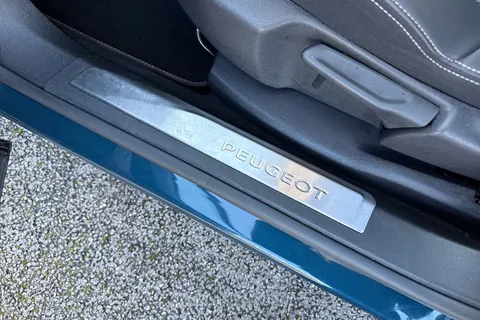 34 of 66 for PEUGEOT 3008 1.6 13.2kWh GT e-EAT Euro 6 (s/s) 5dr