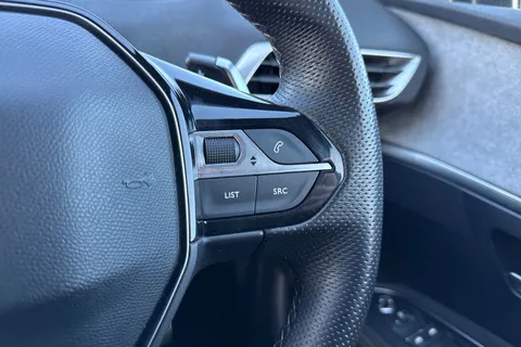 40 of 66 for PEUGEOT 3008 1.6 13.2kWh GT e-EAT Euro 6 (s/s) 5dr