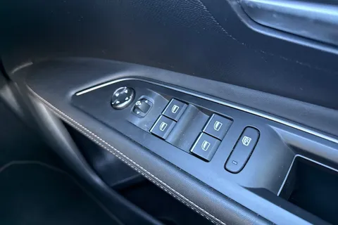 42 of 66 for PEUGEOT 3008 1.6 13.2kWh GT e-EAT Euro 6 (s/s) 5dr