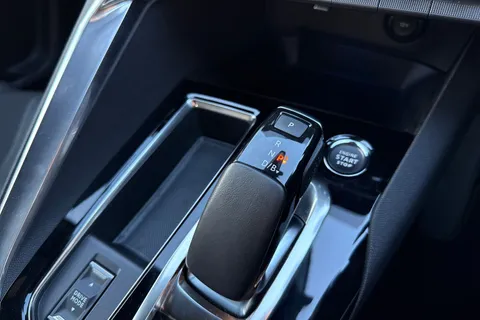 59 of 66 for PEUGEOT 3008 1.6 13.2kWh GT e-EAT Euro 6 (s/s) 5dr