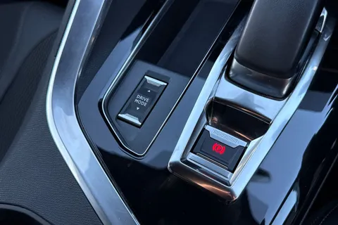 60 of 66 for PEUGEOT 3008 1.6 13.2kWh GT e-EAT Euro 6 (s/s) 5dr