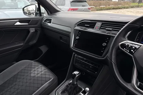 MV22YFP Volkswagen Tiguan Allspace 1.5 TSI R-Line 5dr DSG Thumbnail #16