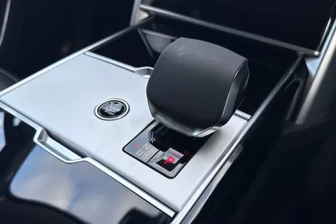 14 of 50 for Land Rover Range Rover 3.0 P460e HSE 5dr