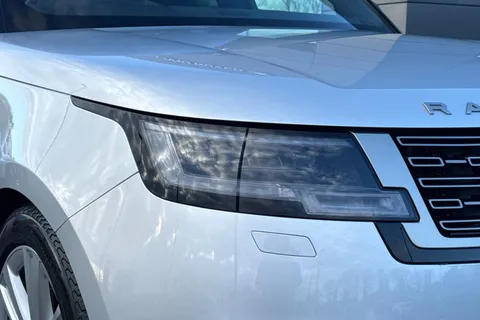 18 of 50 for Land Rover Range Rover 3.0 P460e HSE 5dr