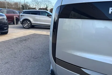 26 of 50 for Land Rover Range Rover 3.0 P460e HSE 5dr