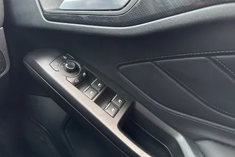 17 of 50 for FORD FOCUS 2.3 EcoBoost ST 5dr