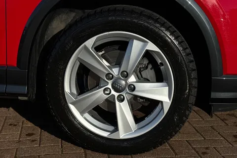 13 of 66 for Audi Q2 Sport 35 TFSI 150 PS 6-speed