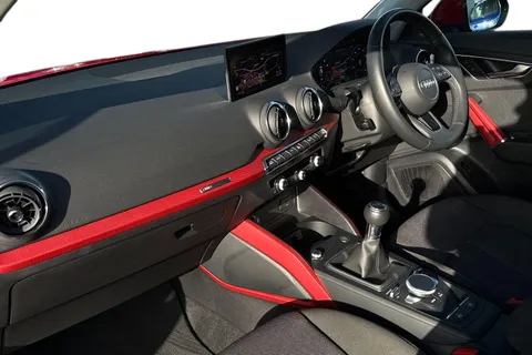 15 of 66 for Audi Q2 Sport 35 TFSI 150 PS 6-speed