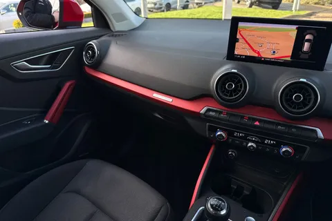 20 of 66 for Audi Q2 Sport 35 TFSI 150 PS 6-speed