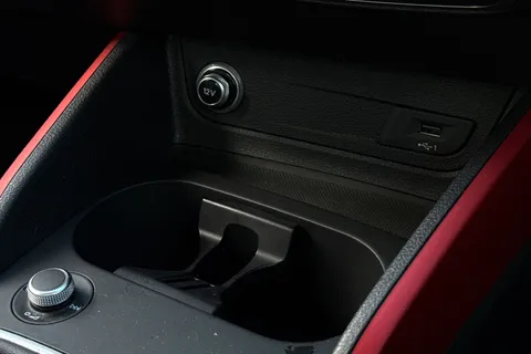 40 of 66 for Audi Q2 Sport 35 TFSI 150 PS 6-speed