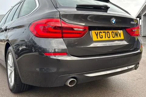 7 of 63 for BMW 5 SERIES 520d MHT SE 5dr Auto