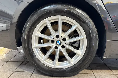 9 of 63 for BMW 5 SERIES 520d MHT SE 5dr Auto