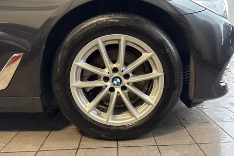 10 of 63 for BMW 5 SERIES 520d MHT SE 5dr Auto