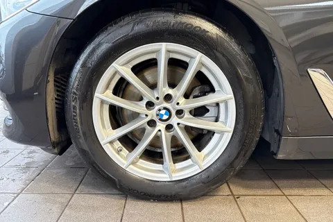 11 of 63 for BMW 5 SERIES 520d MHT SE 5dr Auto