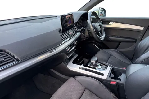 YP71FUM Audi Q5 S line 50 TFSI e quattro 299 PS S tronic Thumbnail #15