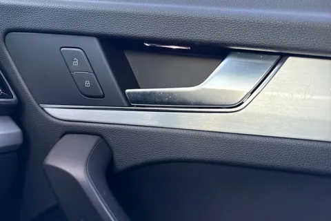 YP71FUM Audi Q5 S line 50 TFSI e quattro 299 PS S tronic Thumbnail #21