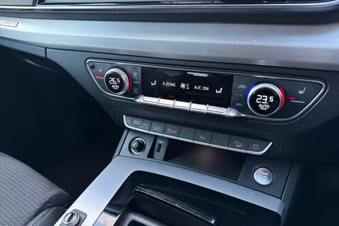 YP71FUM Audi Q5 S line 50 TFSI e quattro 299 PS S tronic Thumbnail #22