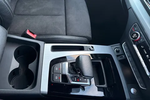 YP71FUM Audi Q5 S line 50 TFSI e quattro 299 PS S tronic Thumbnail #23