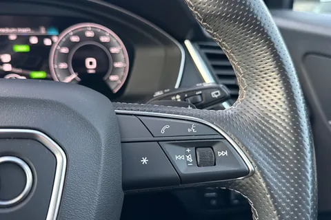 YP71FUM Audi Q5 S line 50 TFSI e quattro 299 PS S tronic Thumbnail #25