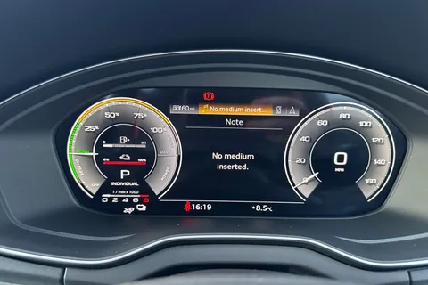 YP71FUM Audi Q5 S line 50 TFSI e quattro 299 PS S tronic Thumbnail #29