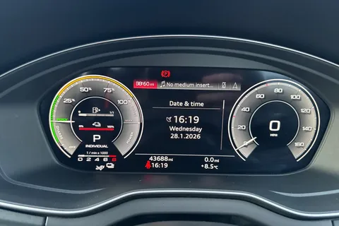 YP71FUM Audi Q5 S line 50 TFSI e quattro 299 PS S tronic Thumbnail #30