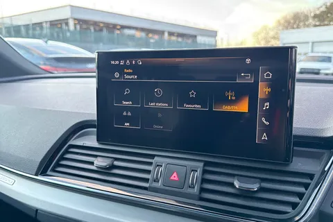 YP71FUM Audi Q5 S line 50 TFSI e quattro 299 PS S tronic Thumbnail #36