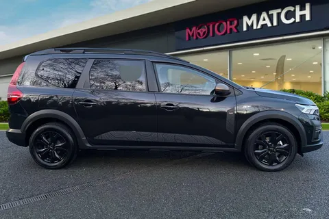 NA74UMB Dacia Jogger 1.6 Hybrid EXTREME MPV 5dr Petrol Hybrid Auto Euro 6 (s/s) (140 ps) Thumbnail #4
