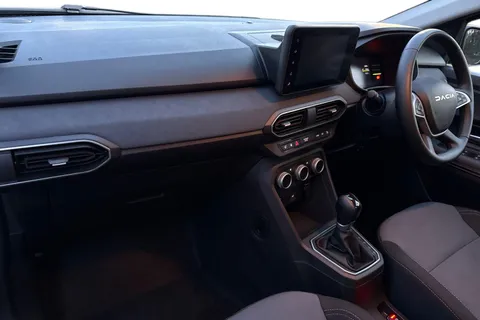 NA74UMB Dacia Jogger 1.6 Hybrid EXTREME MPV 5dr Petrol Hybrid Auto Euro 6 (s/s) (140 ps) Thumbnail #16