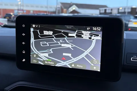 NA74UMB Dacia Jogger 1.6 Hybrid EXTREME MPV 5dr Petrol Hybrid Auto Euro 6 (s/s) (140 ps) Thumbnail #18