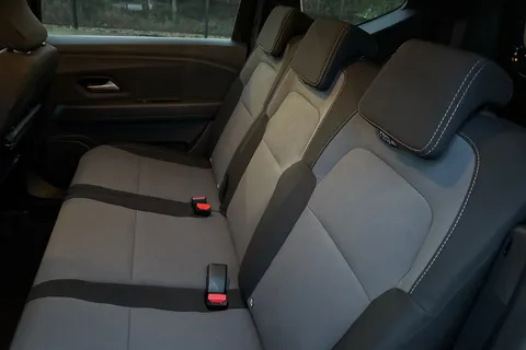 NA74UMB Dacia Jogger 1.6 Hybrid EXTREME MPV 5dr Petrol Hybrid Auto Euro 6 (s/s) (140 ps) Thumbnail #20